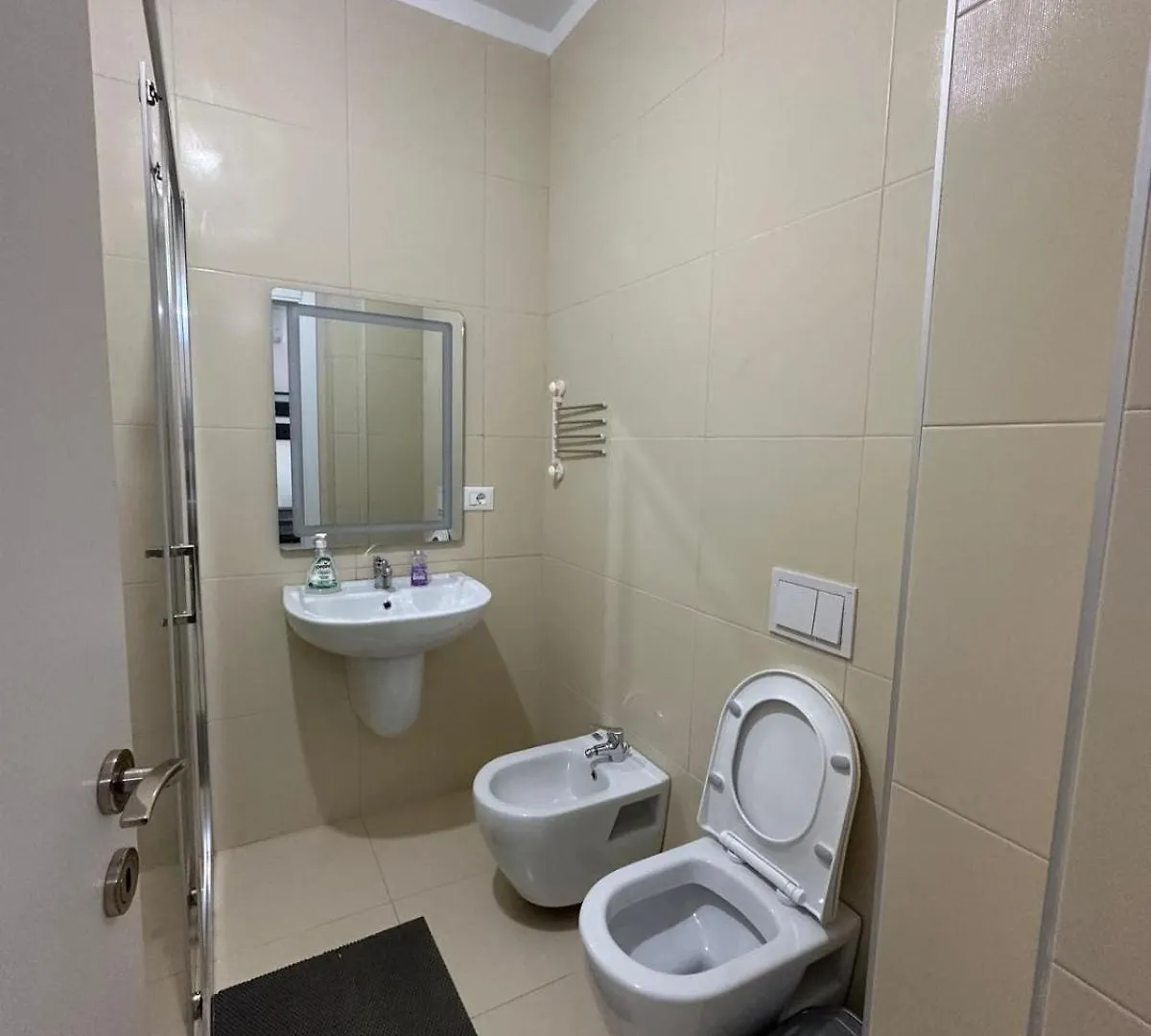Apartamento Urban Oasis,15 Min Walk To Centr Tirana 0*,